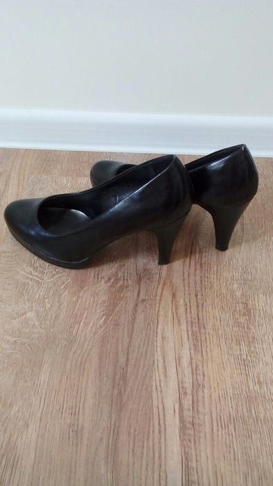 Buty na obcasie czarne