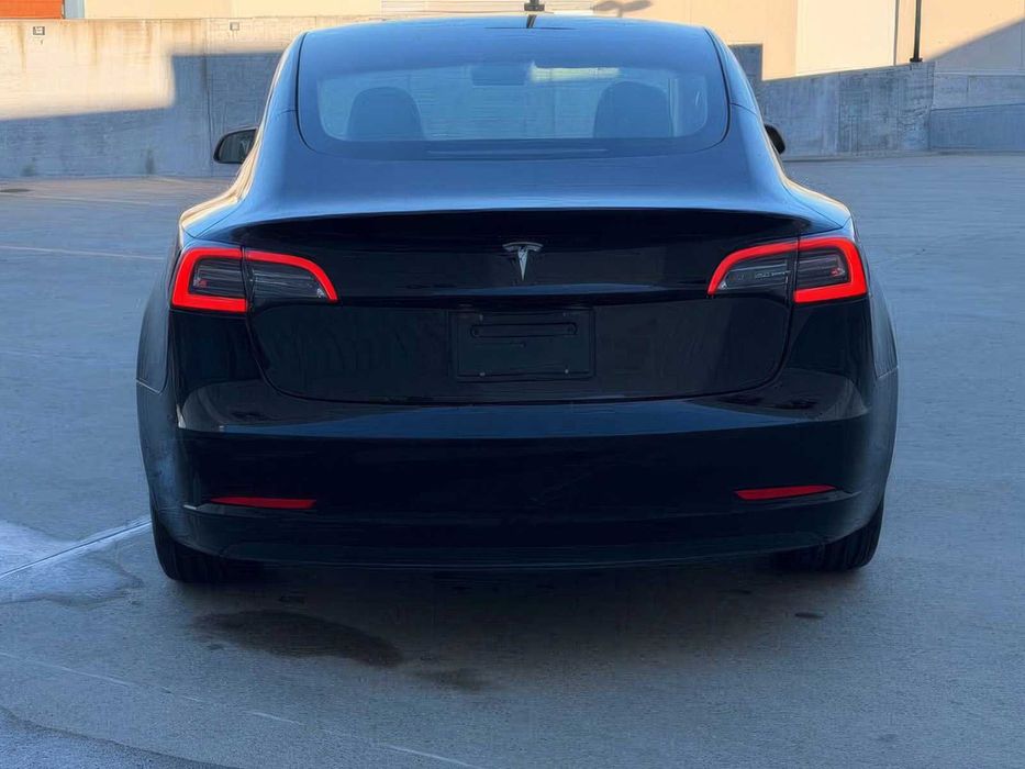 Tesla Model 3      2023