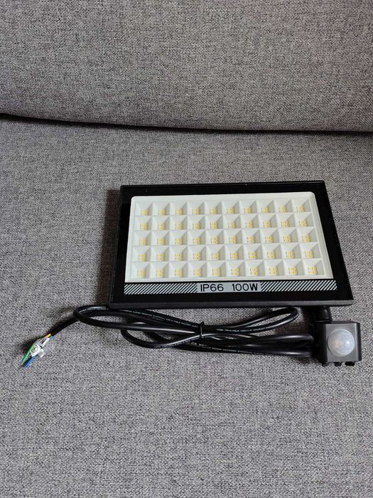 Naświetlacz Led Halogen Lampa z Czujnikiem Ruchu Zmierzchu 100w Zewnętrzny