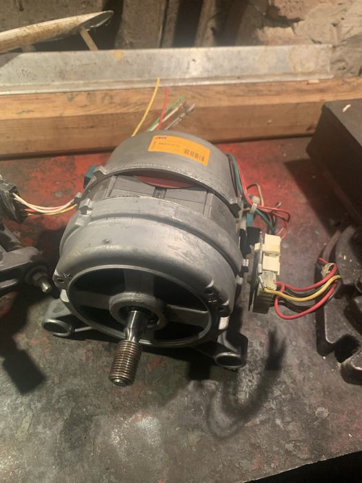 Електродвигуни в робочому стані. Не шумлять.