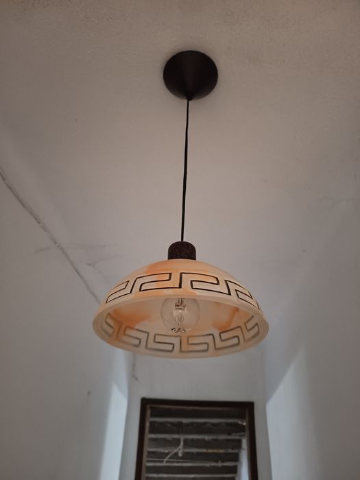 Candeeiro de tecto e mesa