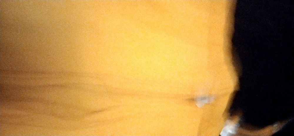 Жёлтая куртка москино moschino