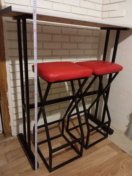 Продам барную стойку и два стула в стиле лофт. Торг.