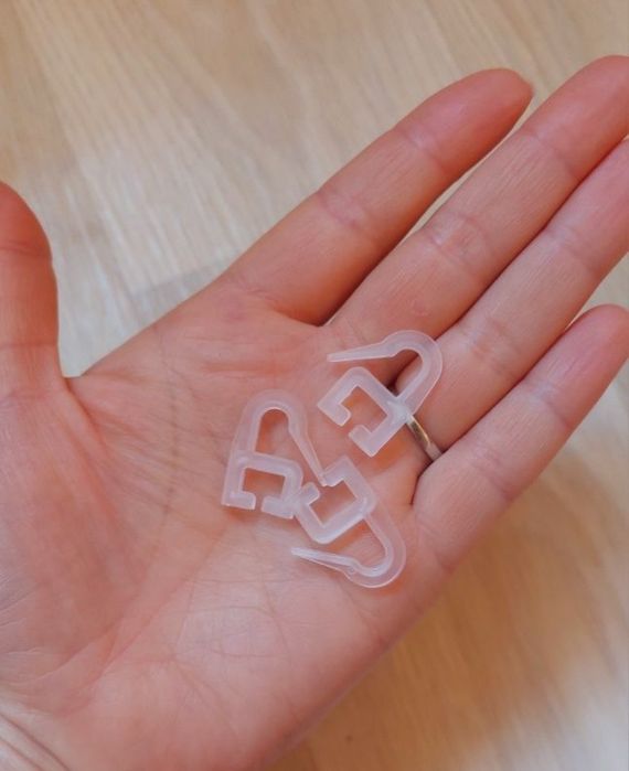 Крючки для штор в наличии