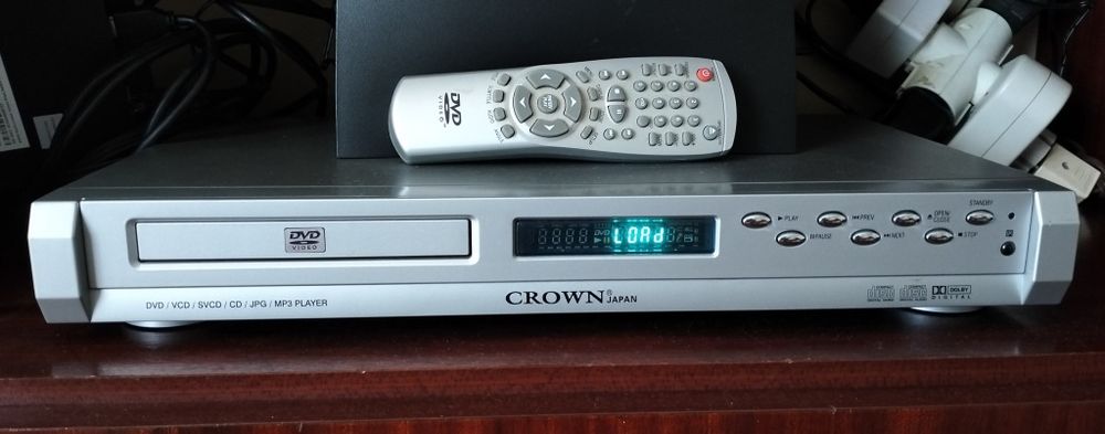 Aparelho de DVD com comando, marca CROWN63825551745795120
