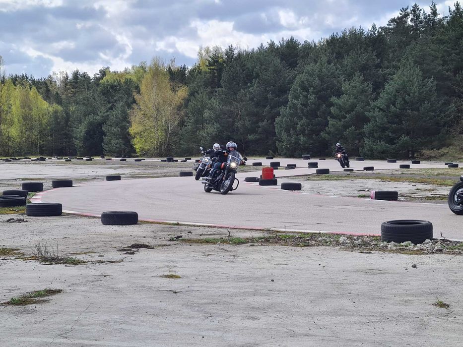 Plac utwardzony pod parking, plac manewrowy, nagrania, zdjęcia