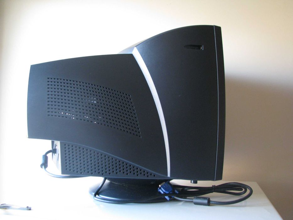 Monitor do komputera kineskopowy Dell 17 cali, model E773c