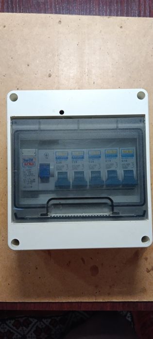 Силовий щиток з автоматами