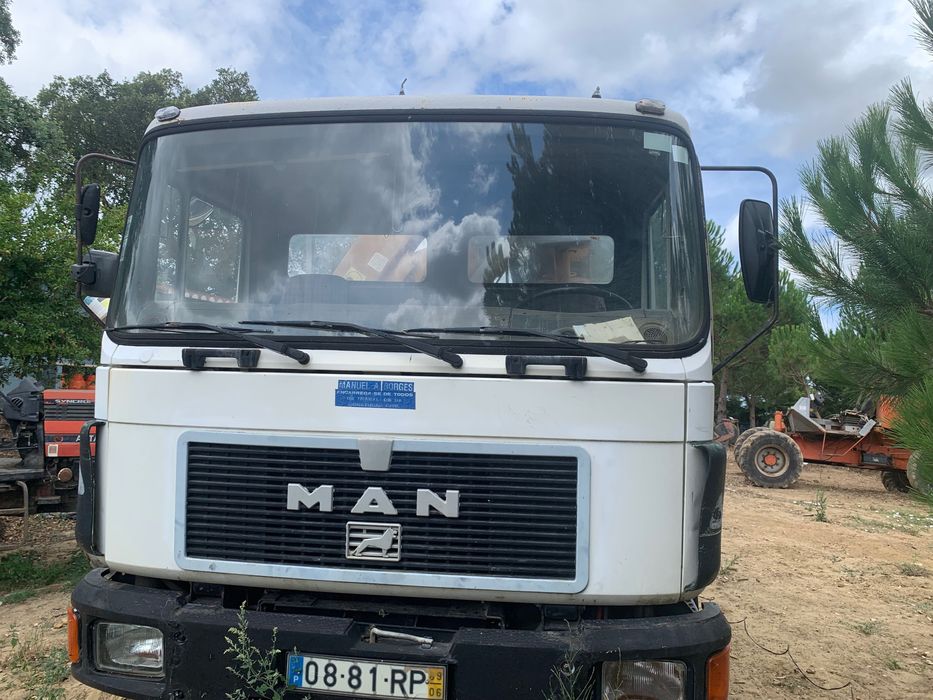 Man 19 com báscula e grua mafra