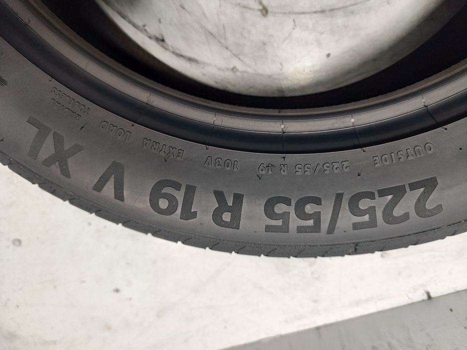 2 pneus semi novos continental 225/55R19  103V Oferta da Entraga
