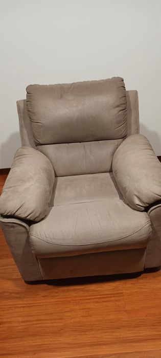 Sofá  está em ótimo estado