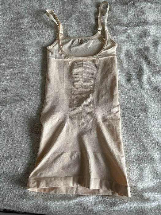 Bezowa bielizna wyszczuplajaca