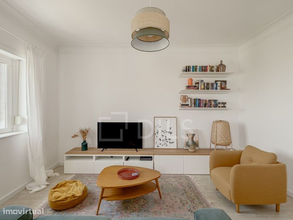 Apartamento T2 mobilado, equipado e renovado, na Penha de França