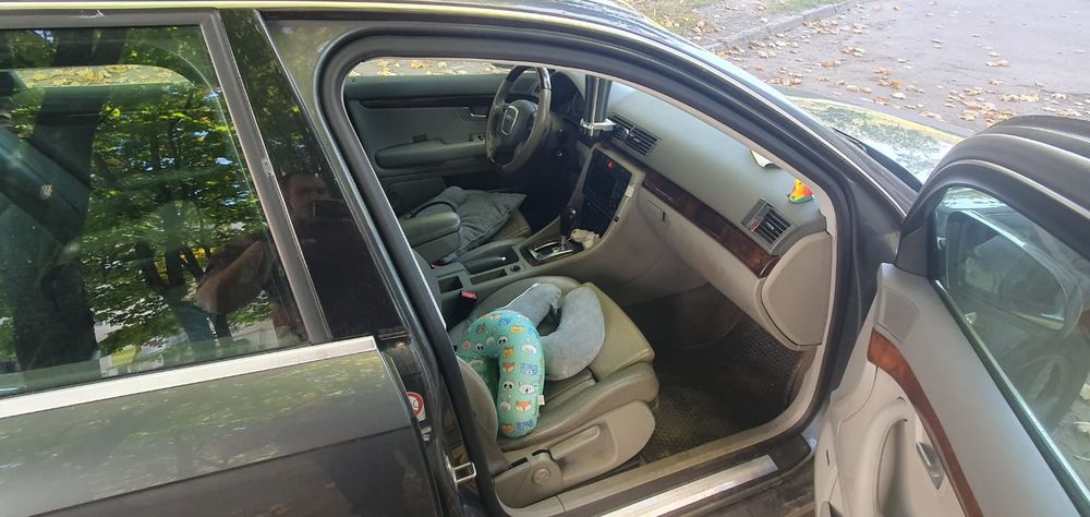 AUDI a4b7 2.5 дизель.