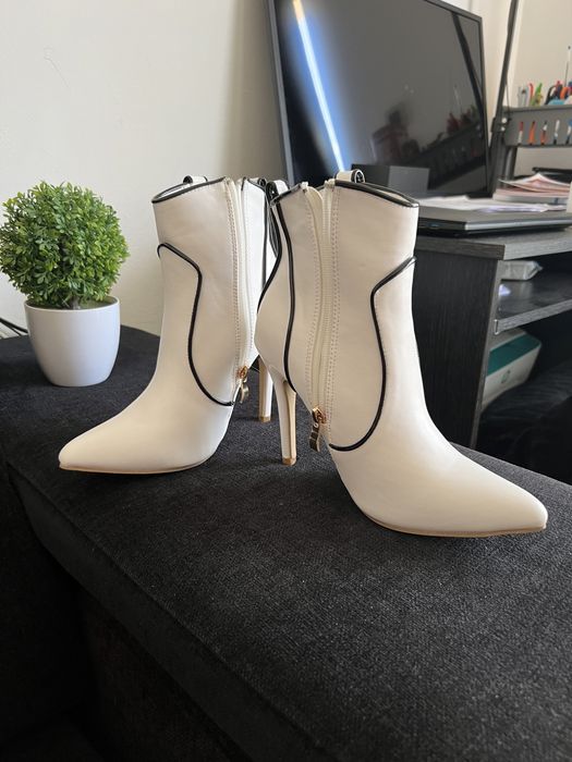 Botas brancas tam 36