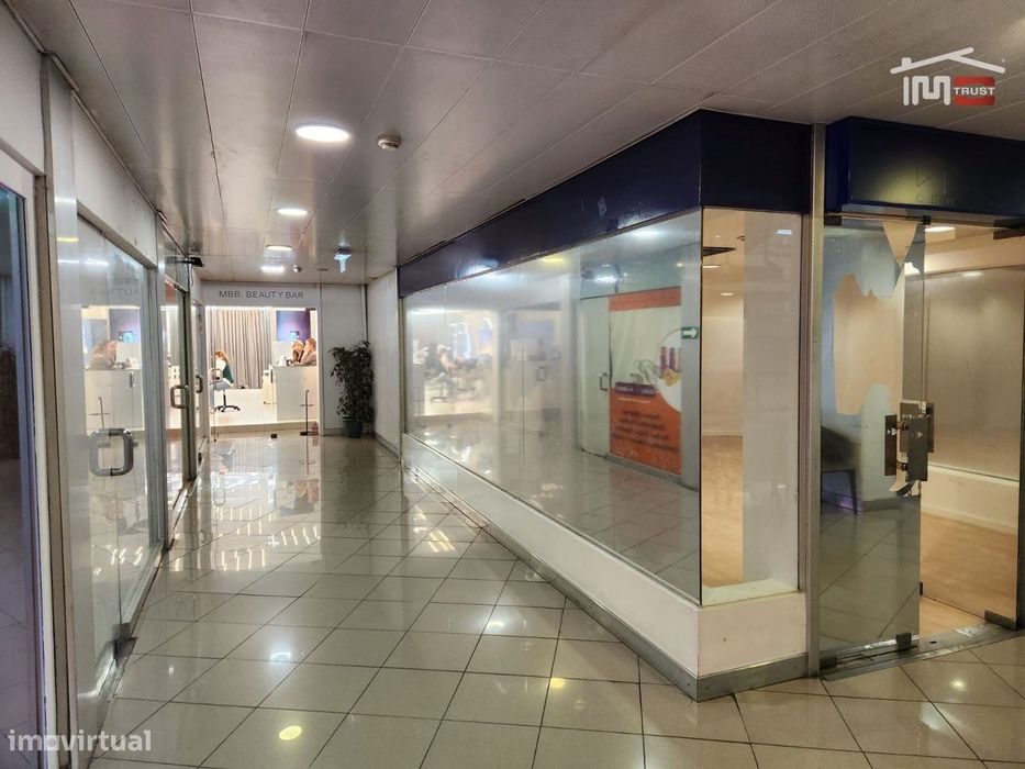 Loja 60m2 Edificio Castil no Centro Comercial na Rua Castilho em Li...