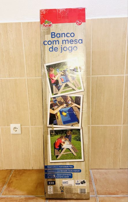 Mesa de picnic de madeira para crianças