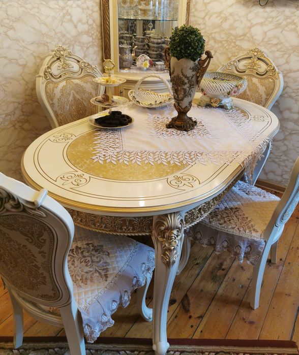 Okazja, luksusowy, wloski stół jadalny z 4 krzeselami