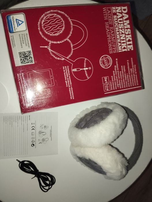 Nowe damskie zimowe nauszniki ze słuchawkami