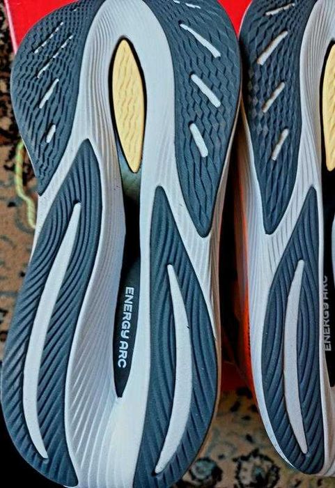 Кросівки жіночі, new balance, 25,5 см. , розмір 40. карбон. нові
