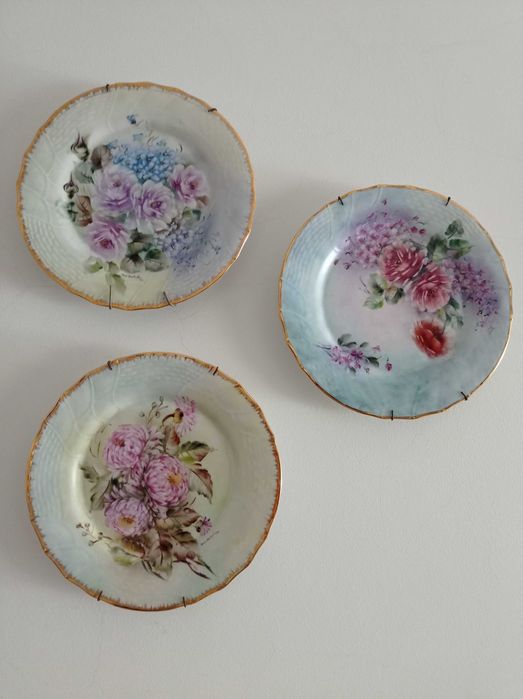 Conjunto de três pratos pintados à mão