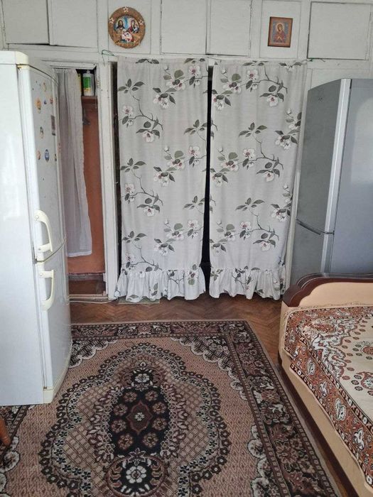 Сдам кімнату Святошинський  р .м Житомирська вул Доброхотова 14,без власників