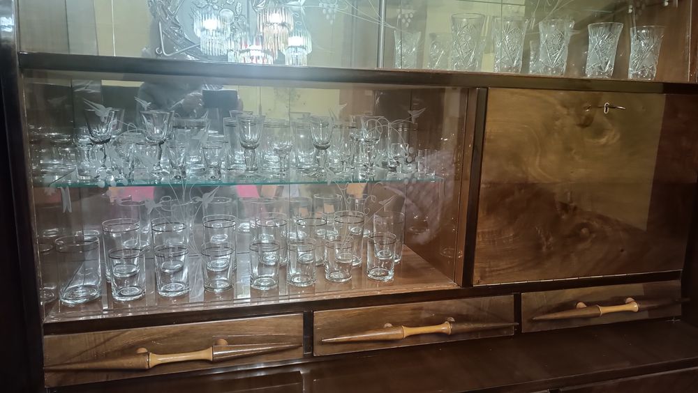 Meble z PRL wysoki połysk