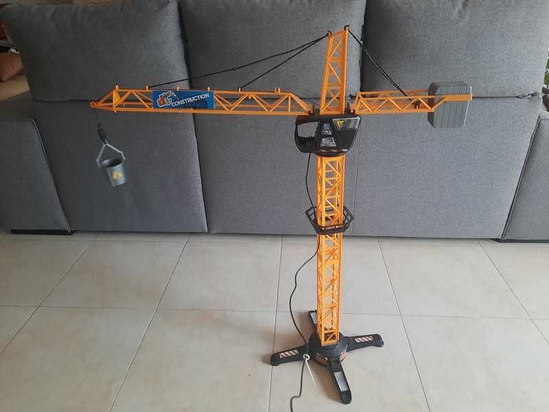 Grua de brincar motorizada