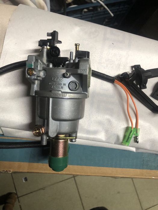 Карбюратор газ,балон,бензін (генератор)