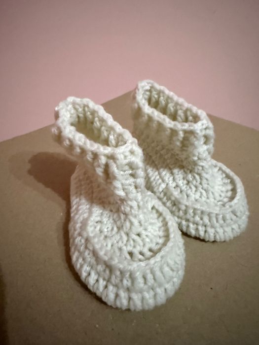 В’язані пінетки для немовлят Amara Yarn