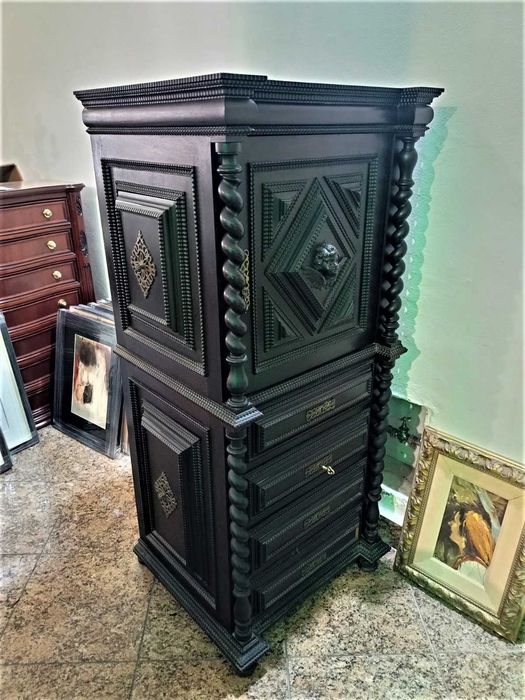 Móvel Torcidos Tremidos Cofre