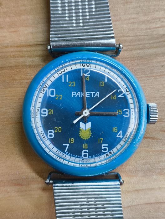 Наручниий годинник ракета. Наручные часы ракета школьные, ссср