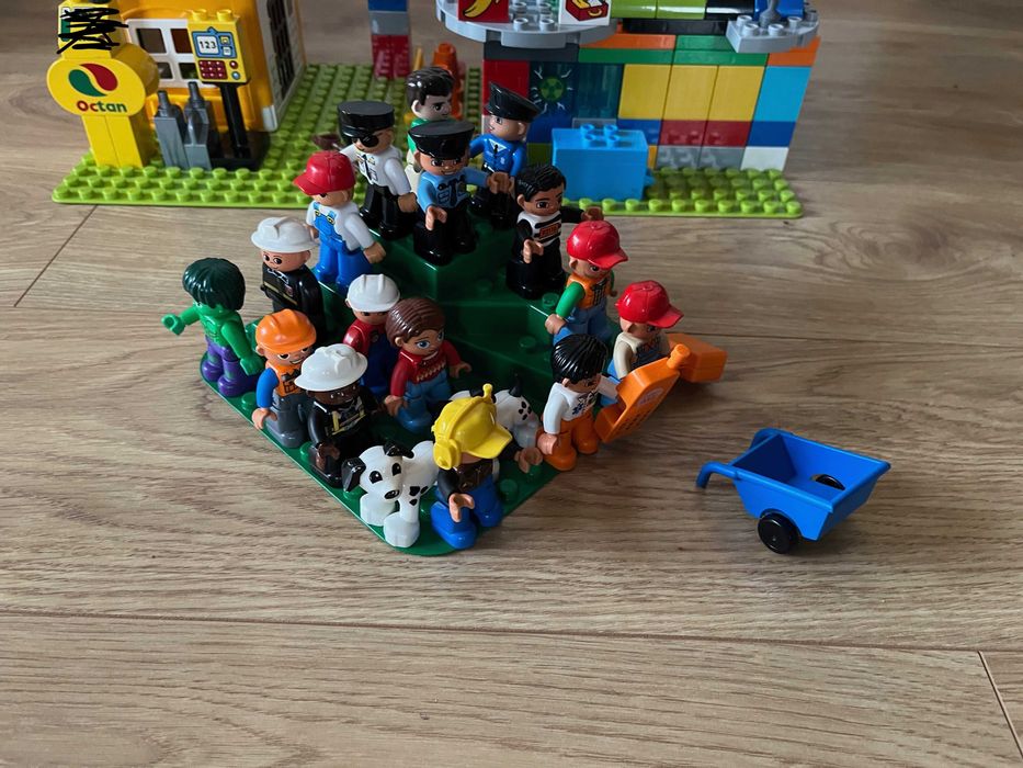 Klocki Duplo - kilka zestawów - auta, helikopter, straż pożarna, hipki