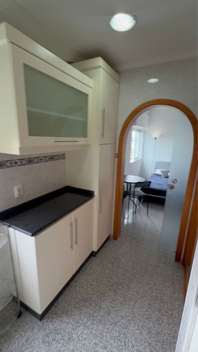 Quarto disponivel mobiliado no centro da Moita p casal c filho ou familiares