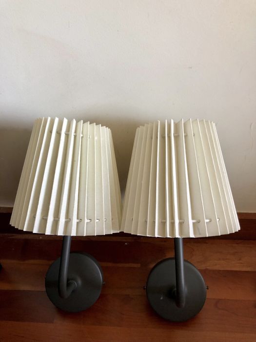 Dois candeeiros de parede