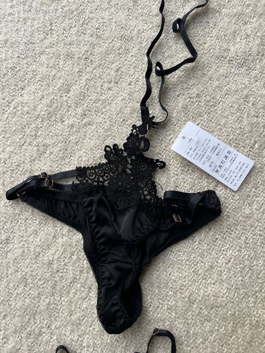 Игровой эротический комплект белья.