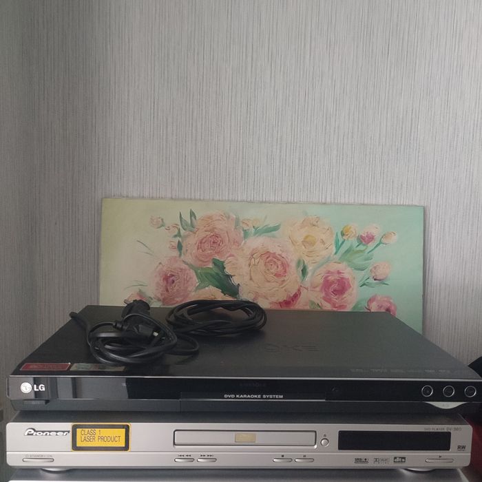 Продам колонки  Panasonic и LG в идеальном состоянии в разной комплектации. Есть проигрыватель LG и Pioneer