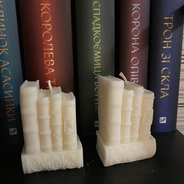 Свічки у формі книг