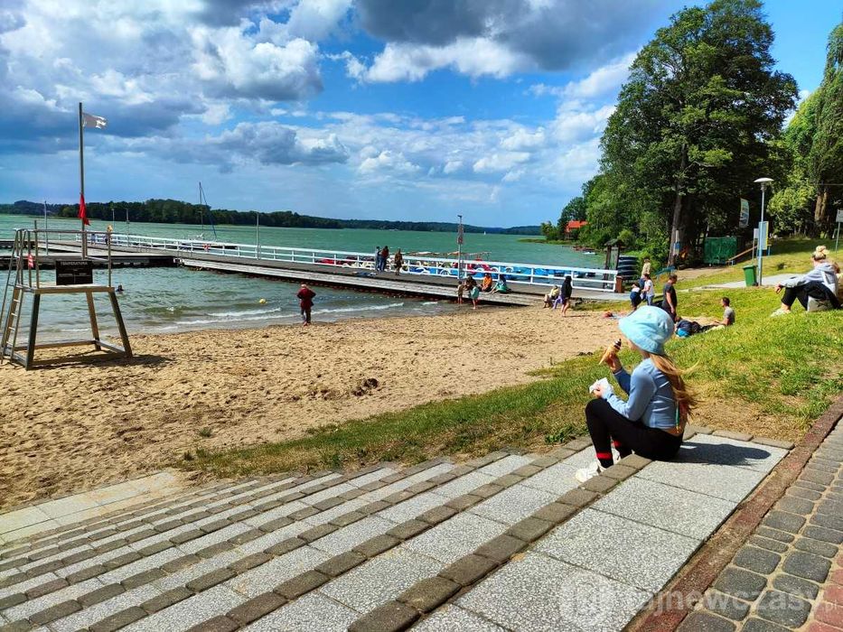 Duży domek letniskowy nad jeziorem, Kretowiny