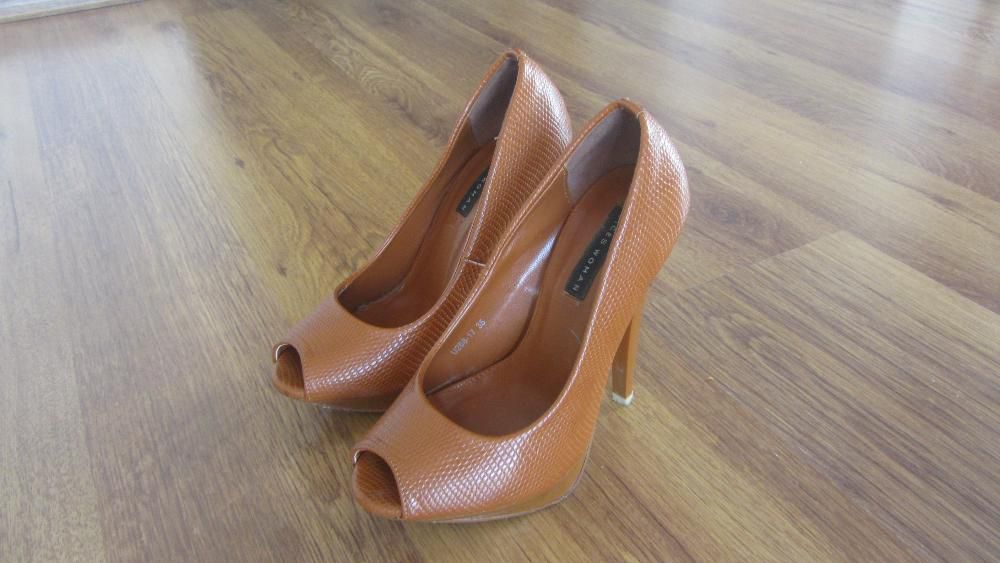 Buty na obcasiena jeden palec rozm. 35
