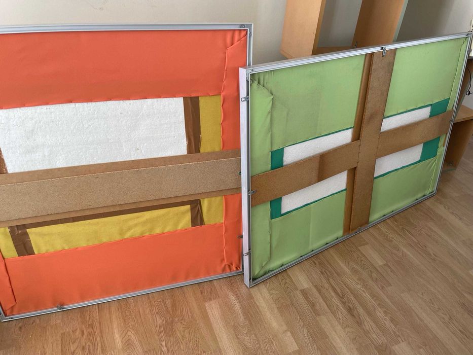 2 Quadros de feltro com moldura metálica