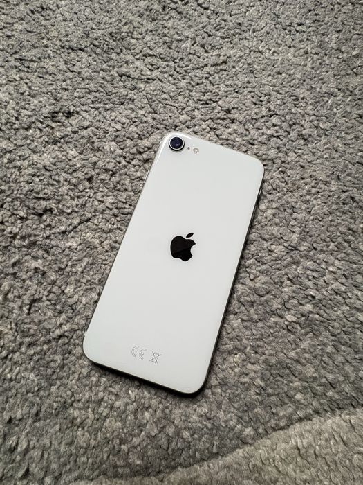 iPhone SE 2020 року на 64 ГБ.