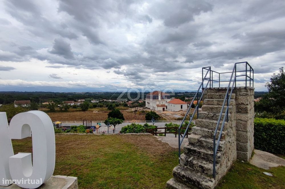Terreno rústico em Cabanas do viriato COM 7.480 m2