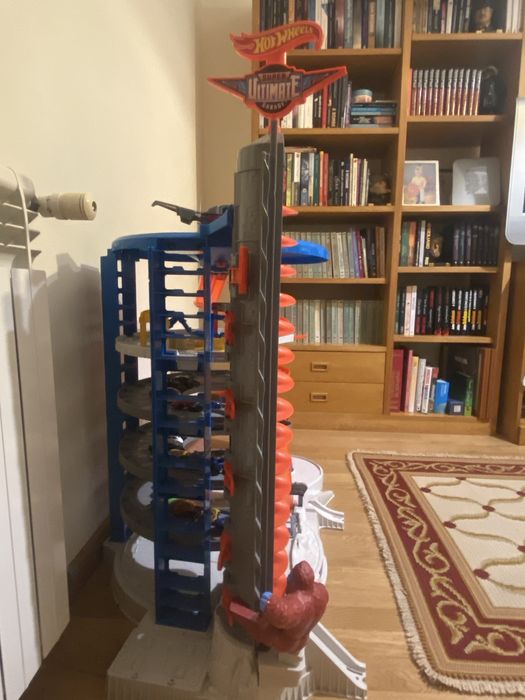 HOT WHEELS -GARAGE ( Super Ultimate)