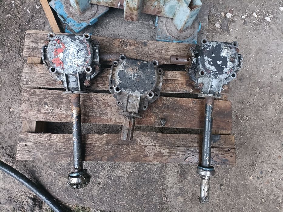 Sprzedam części przekładnię kątową skrzynia Rozsiewacz