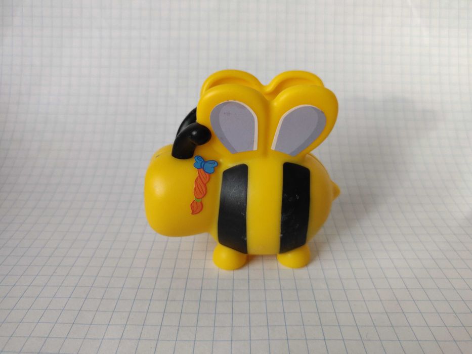 McDonalds Happe Meal  2020 г. пчелка серия: Аdopt me pets, Roblox.
