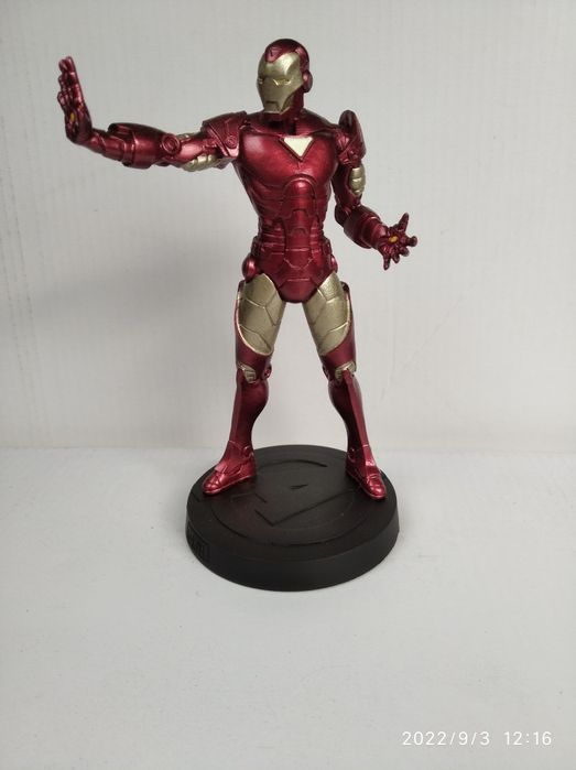 Figurka iron Man  Marvel klasyczna duża ok 13 cm