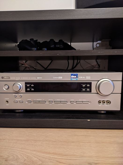 Yamaha conjunto amplificador+ 6 colunas+1  sub + 4 suportes pé