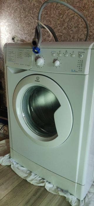Пральна машина автоматична Indesit IWSB 5105