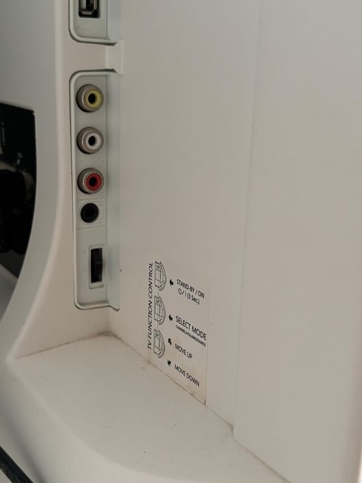 Tv Kunft - cor branca 24”